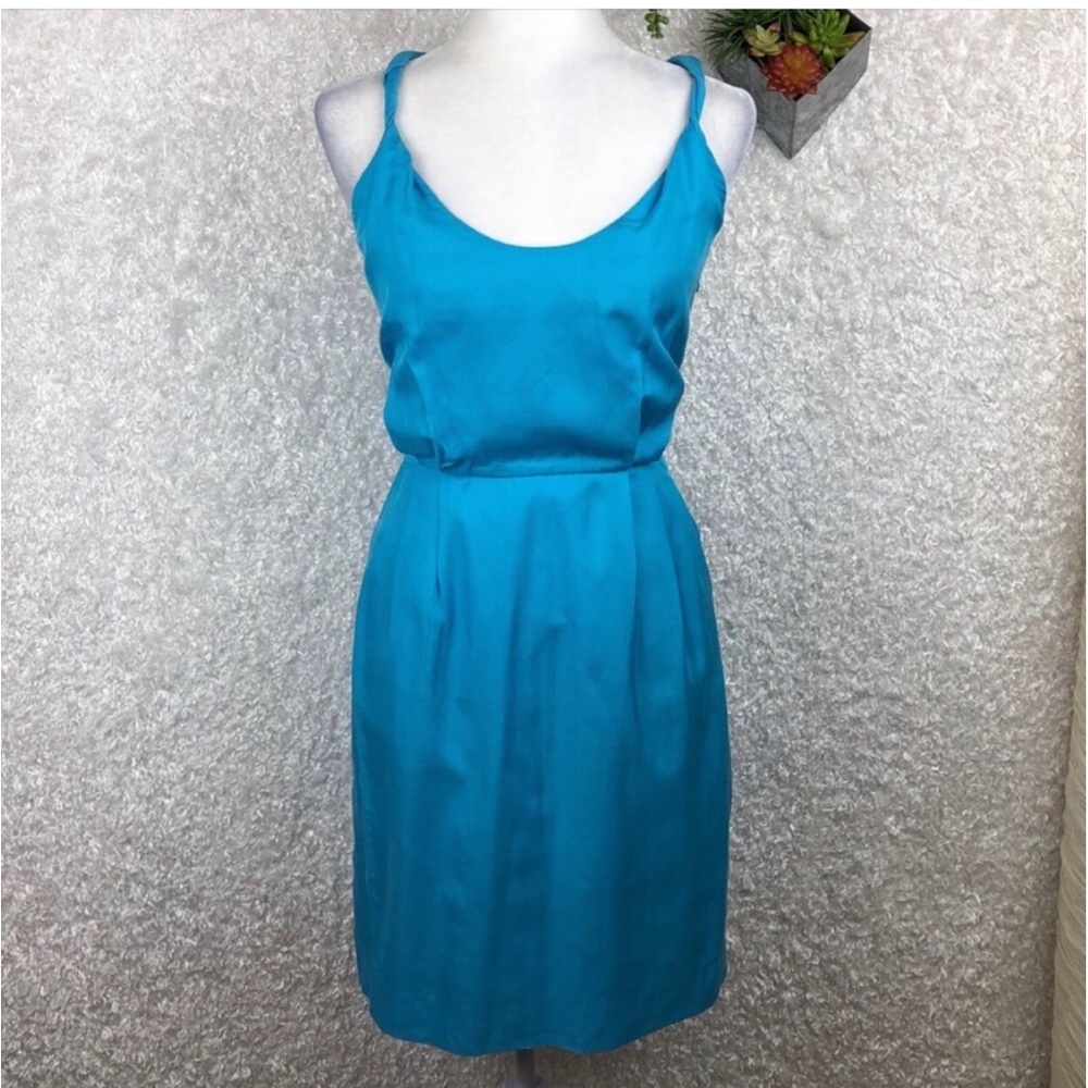 Banana Republic Blue
Dress silk and cotton size 8 petite has pockets